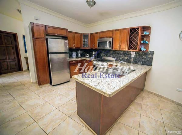 Maravillosa villa con piscina en venta!