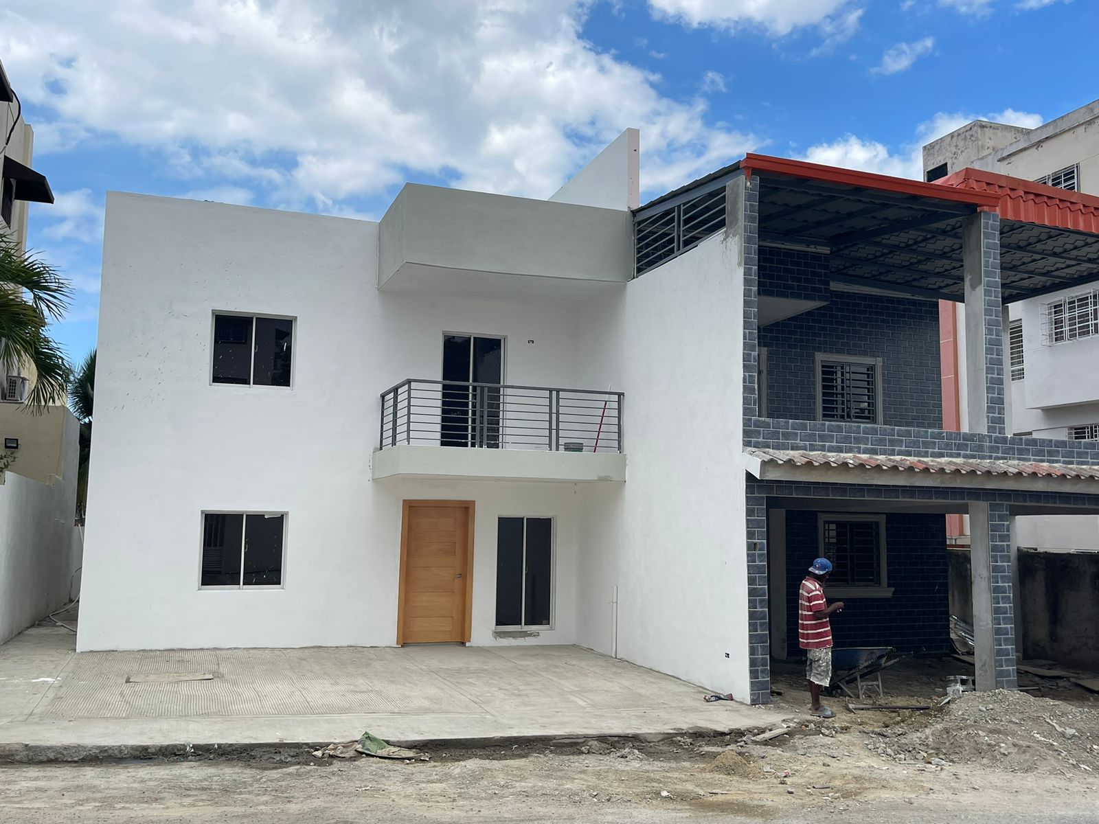 Venta de Casa Moderna de dos Niveles