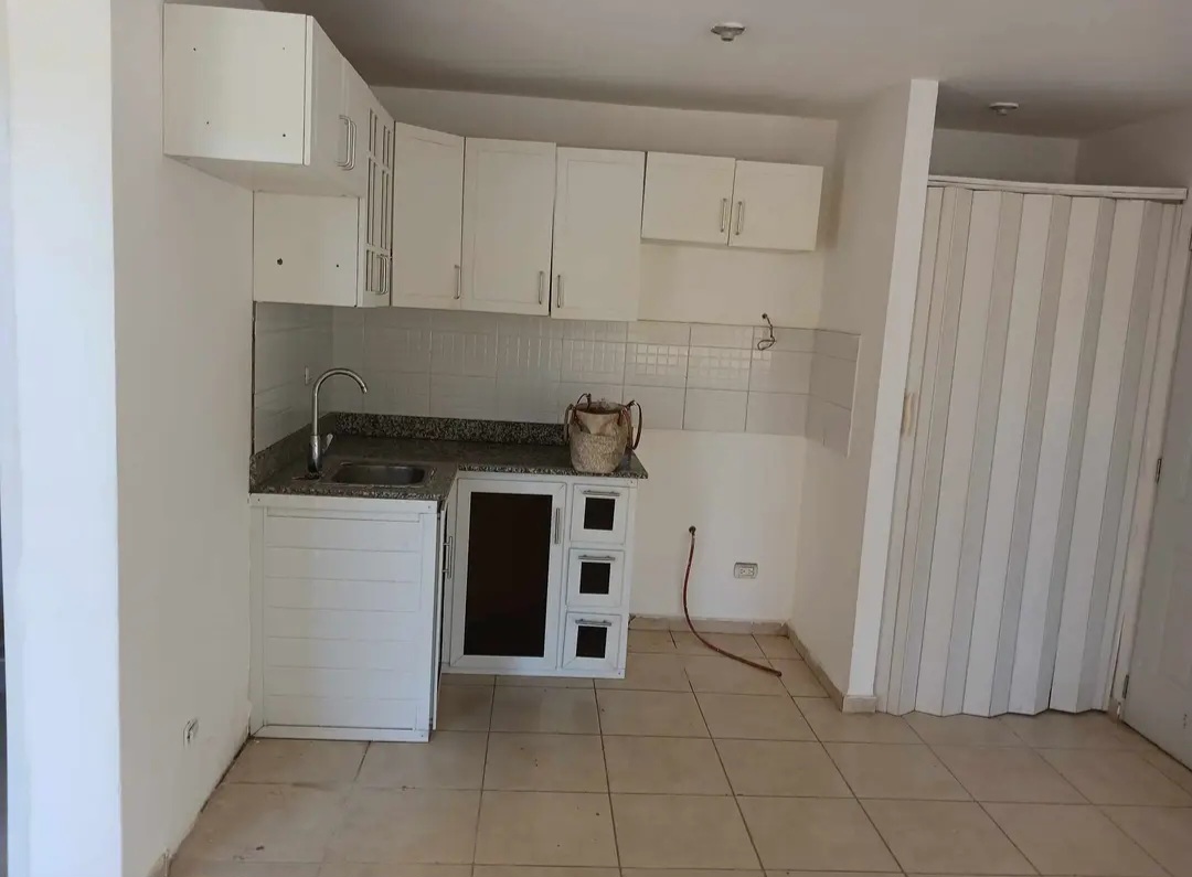 Se alquila apartamento vacío de 2 habitaciones en la Vista Arroyo 2