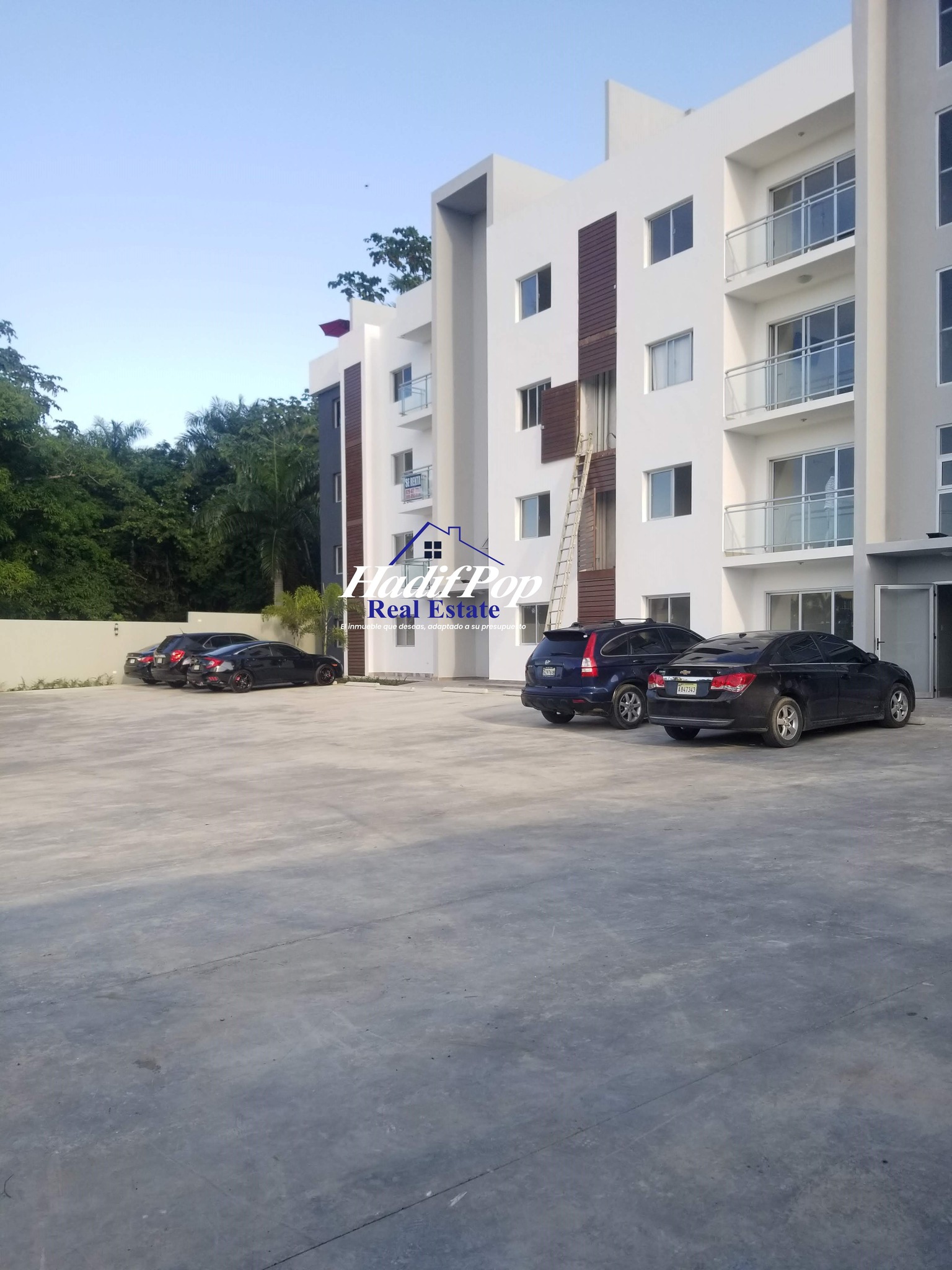 De renta moderno apartamento en 2do nivel