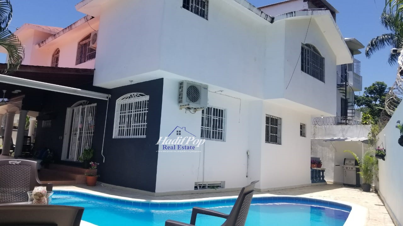 Preciosa casa de dos niveles, con piscina, En Puerto Plata