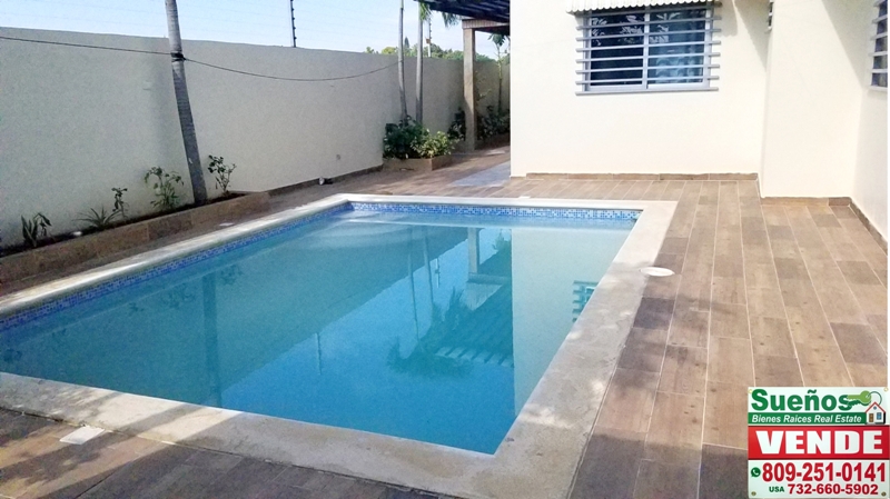Casa de Venta 490 m2 con piscina 3 habitaciones  en Gurabo Santiago, Rep. Dom,