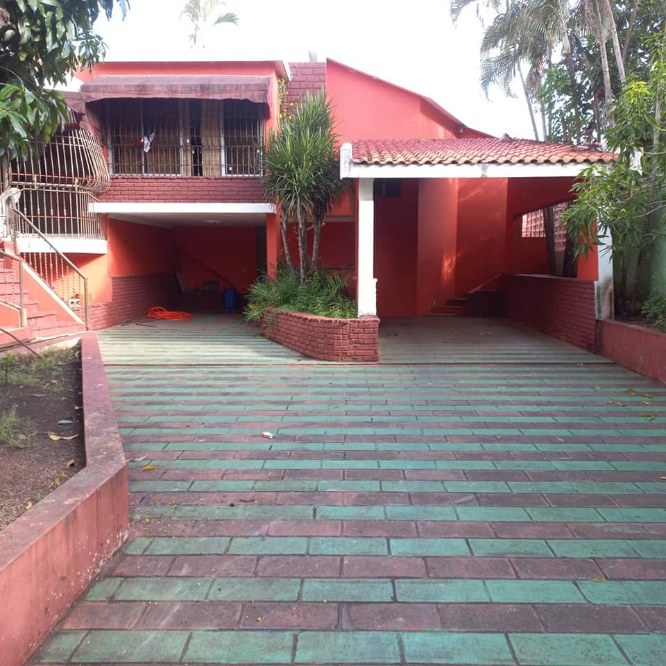 VENDO CASA EN VISTA HERMOSA NECESITA REMODELACION